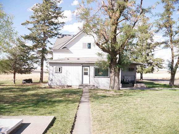 5 Acres of Residential Land with Home for Sale in Ritzville, Washington