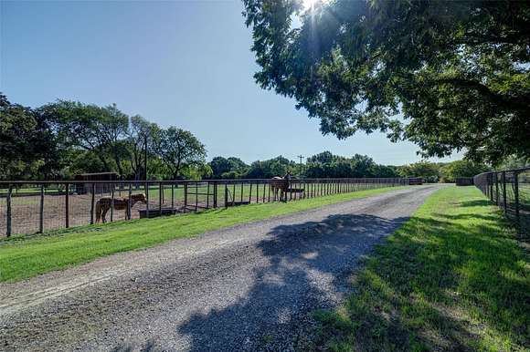 8.64 Acres of Residential Land with Home for Sale in Decatur, Texas