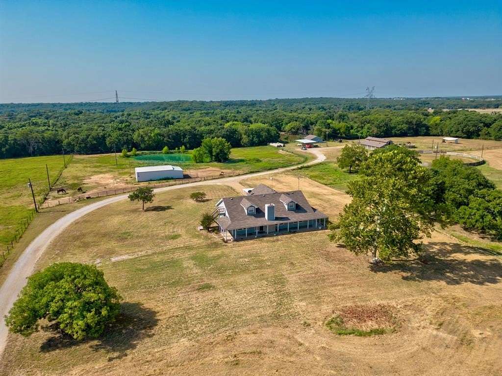 5 Acres of Residential Land with Home for Lease in Collinsville, Texas