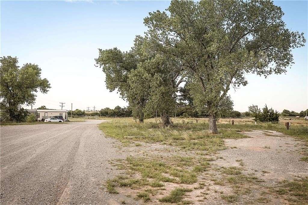 20 Acres of Improved Mixed-Use Land for Sale in Sayre, Oklahoma