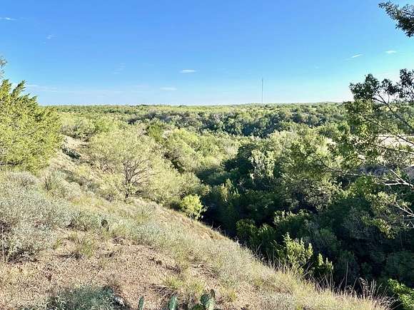 157.5 Acres of Land with Home for Sale in Sweetwater, Texas