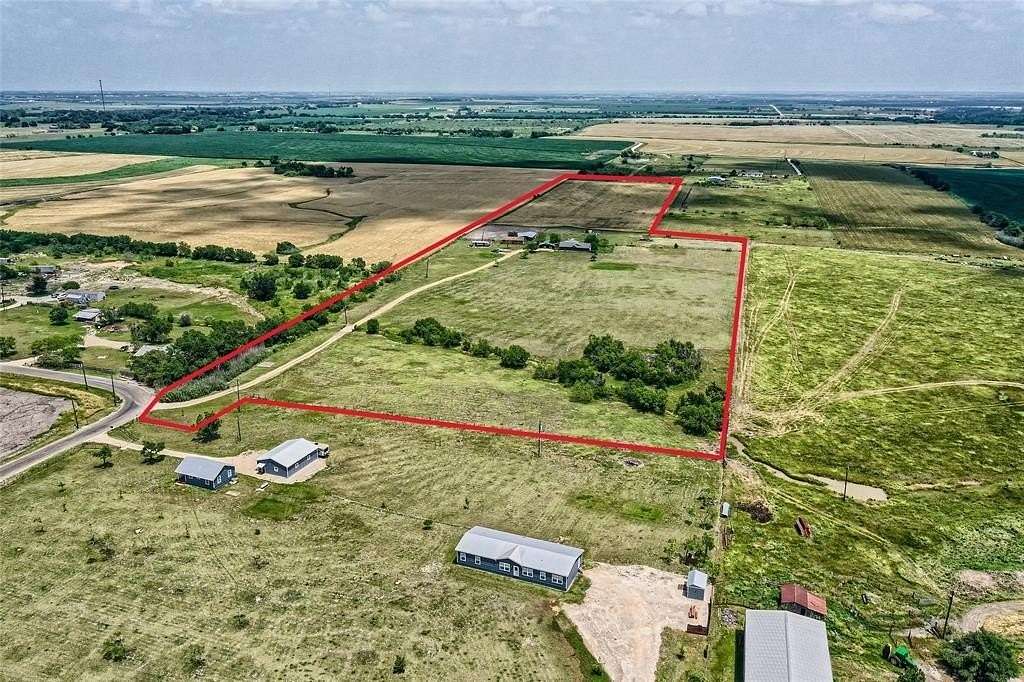 20.573 Acres of Improved Commercial Land for Sale in Taylor, Texas