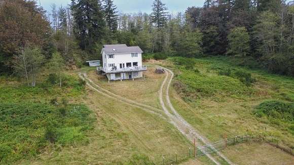 6.694 Acres of Residential Land with Home for Sale in Mount Vernon, Washington