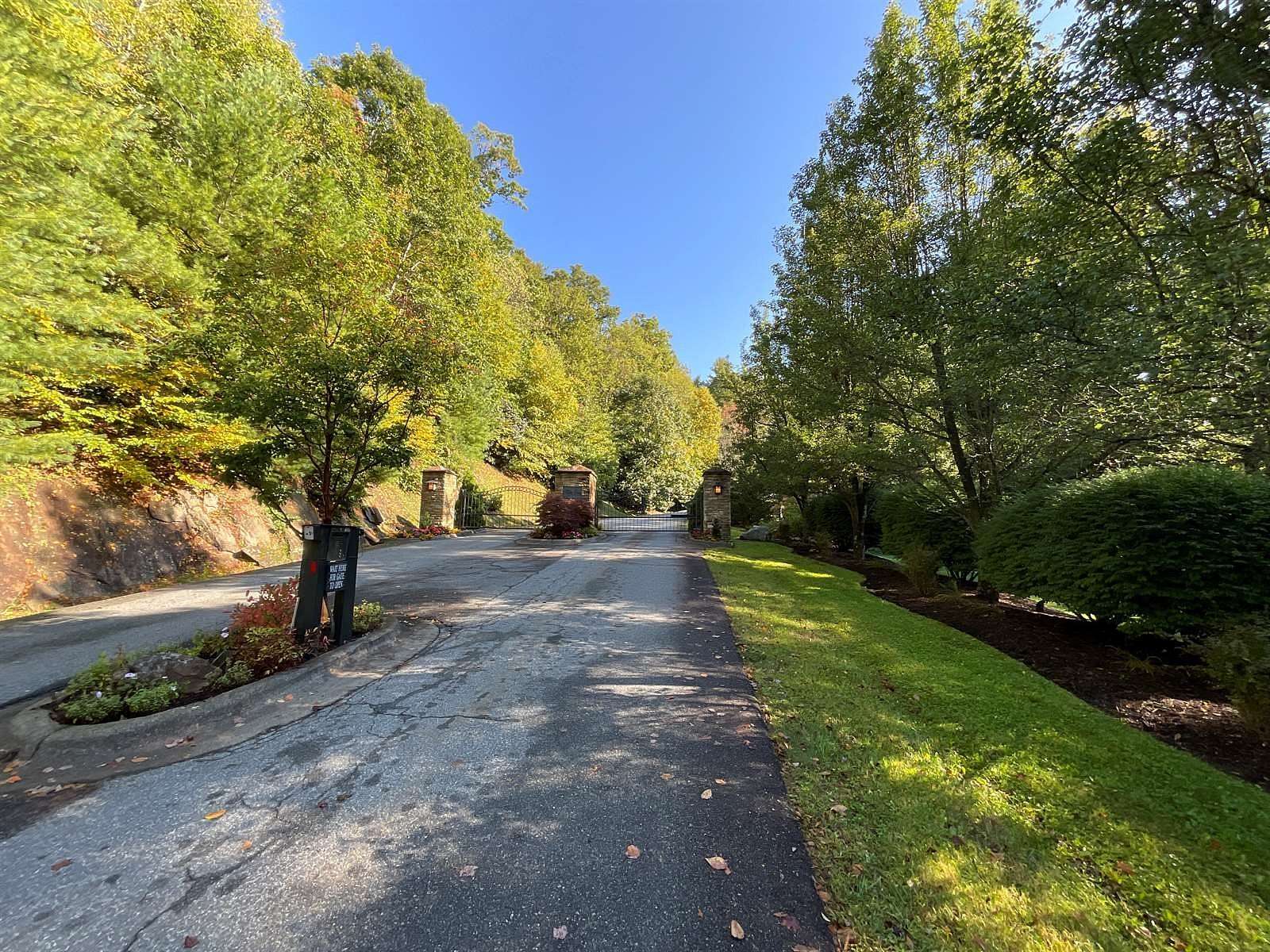 1.27 Acres of Residential Land for Sale in Blowing Rock, North Carolina