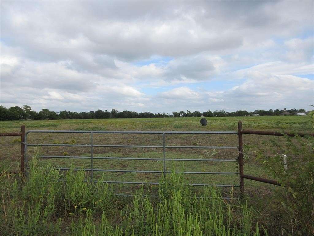 28.945 Acres of Land for Sale in Savoy, Texas