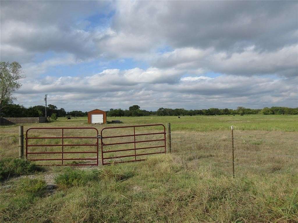 36.968 Acres of Land for Sale in Savoy, Texas