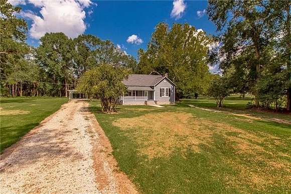 4.6 Acres of Residential Land with Home for Sale in Bogalusa, Louisiana