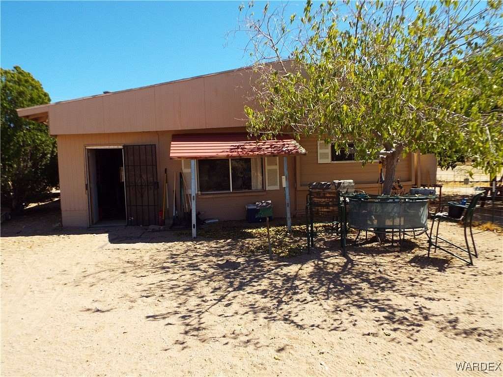 4.385 Acres of Residential Land with Home for Sale in Chloride, Arizona