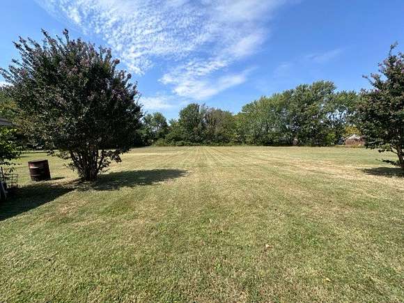 2.044 Acres of Residential Land with Home for Sale in Greenbrier, Tennessee