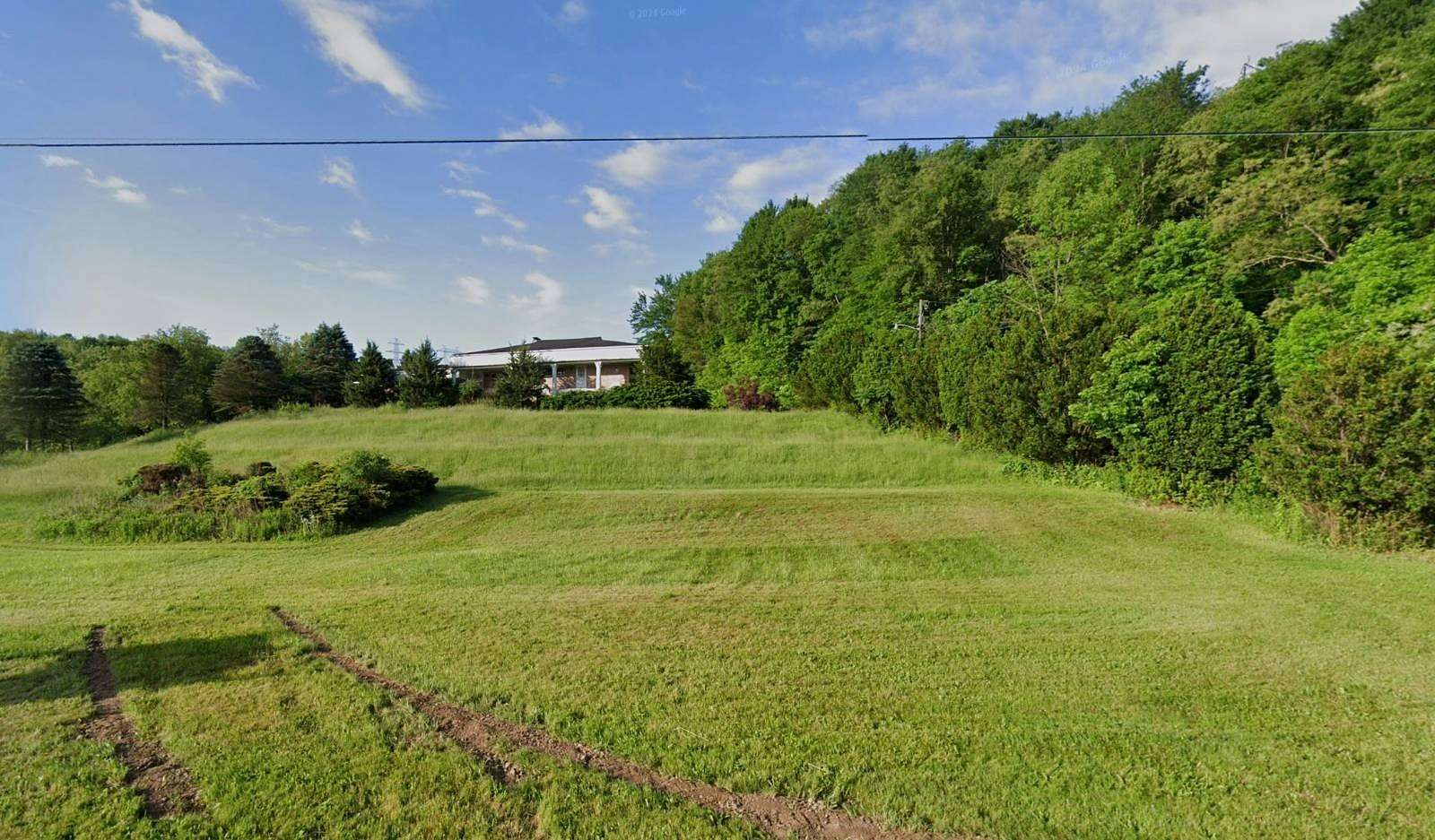 5.21 Acres of Residential Land with Home for Auction in Wellsville, Ohio