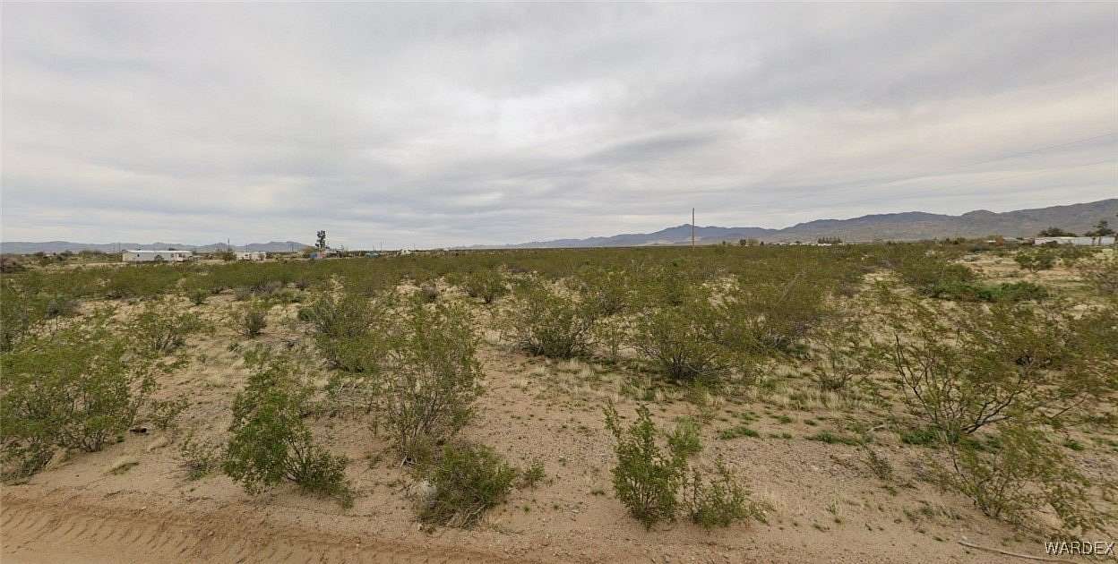 1.1 Acres of Land for Sale in Golden Valley, Arizona