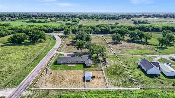 3 Acres of Residential Land with Home for Sale in Whitesboro, Texas