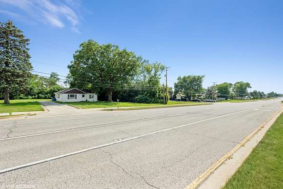 1.002 Acres of Commercial Land for Sale in Darien, Illinois