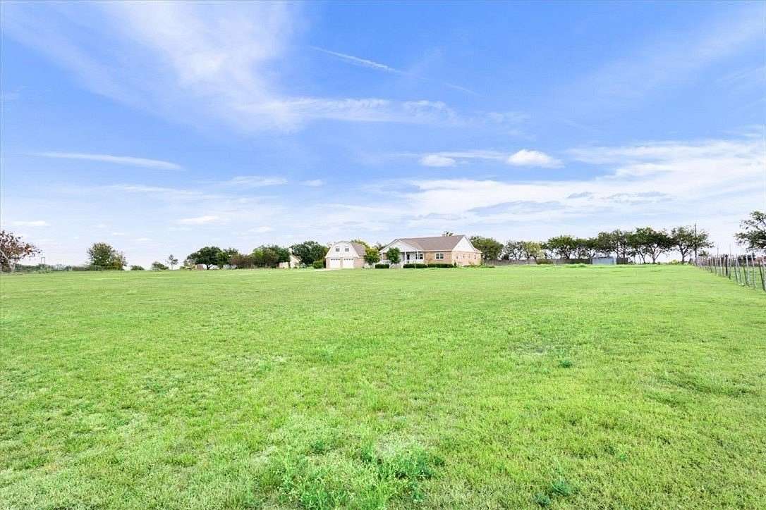 2.5 Acres of Residential Land with Home for Sale in Lorena, Texas