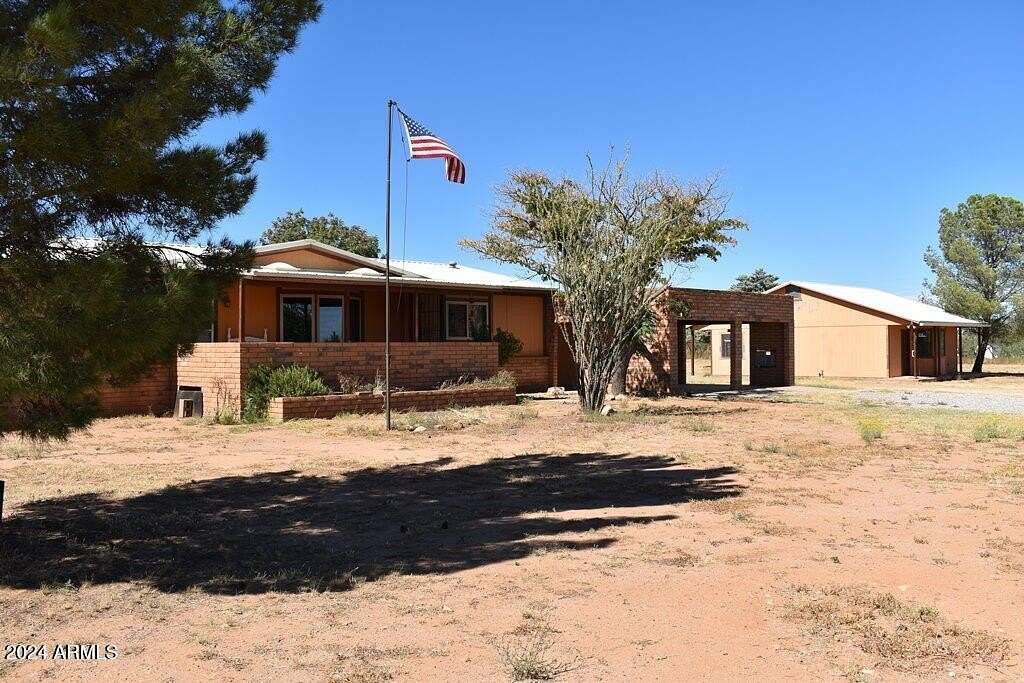 4.09 Acres of Residential Land with Home for Sale in Hereford, Arizona