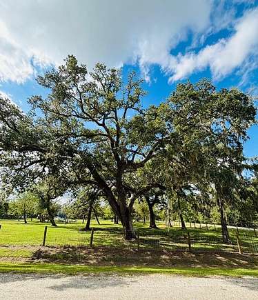 2.16 Acres of Residential Land for Sale in Van Vleck, Texas