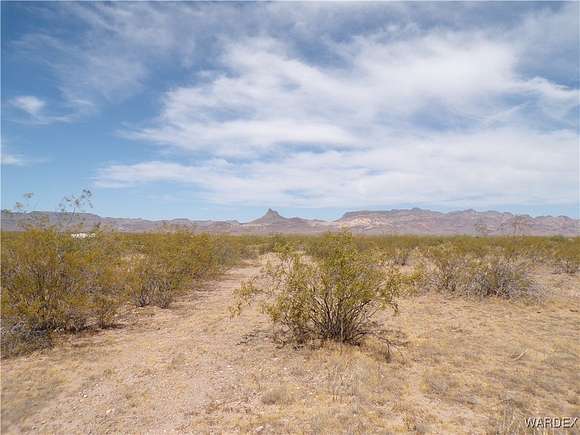 2.21 Acres of Residential Land for Sale in Golden Valley, Arizona