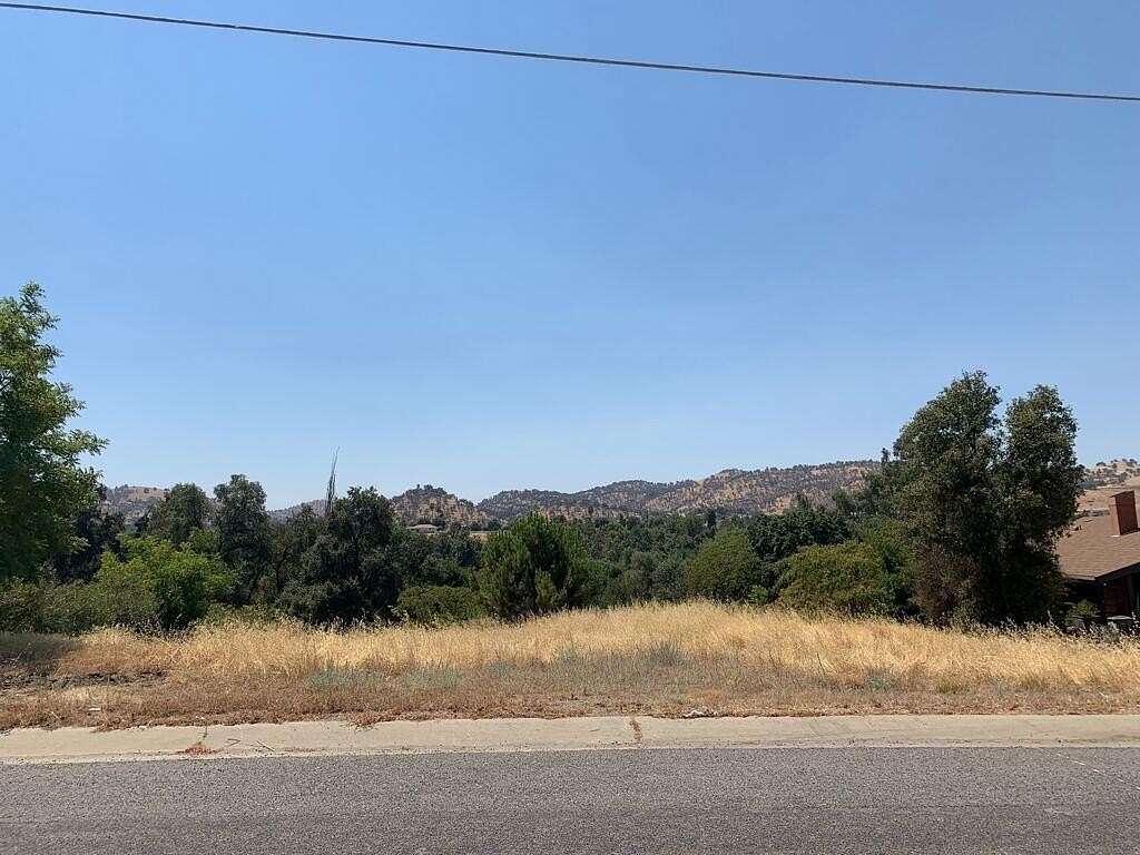 0.55 Acres of Residential Land for Sale in Springville, California