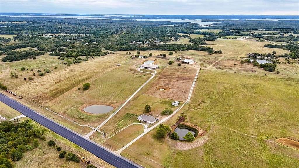 13.512 Acres of Land with Home for Sale in Gordonville, Texas