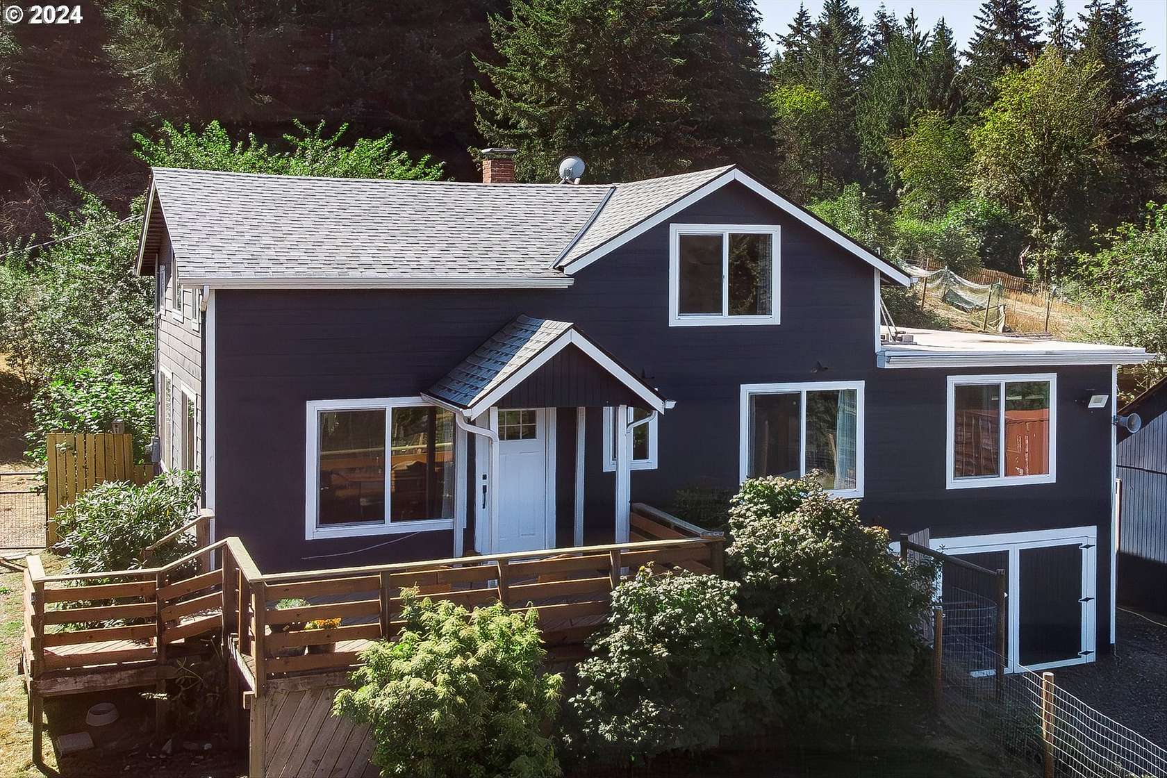 28.4 Acres of Agricultural Land with Home for Sale in Newberg, Oregon