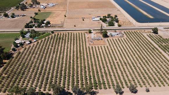 13.27 Acres of Land with Home for Sale in Selma, California