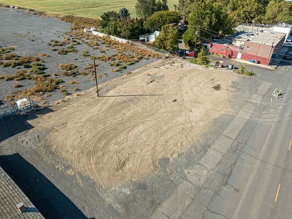 0.96 Acres of Commercial Land for Sale in Harrah, Washington