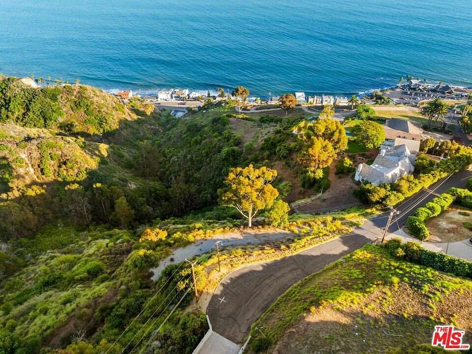 3.778 Acres of Residential Land for Sale in Malibu, California