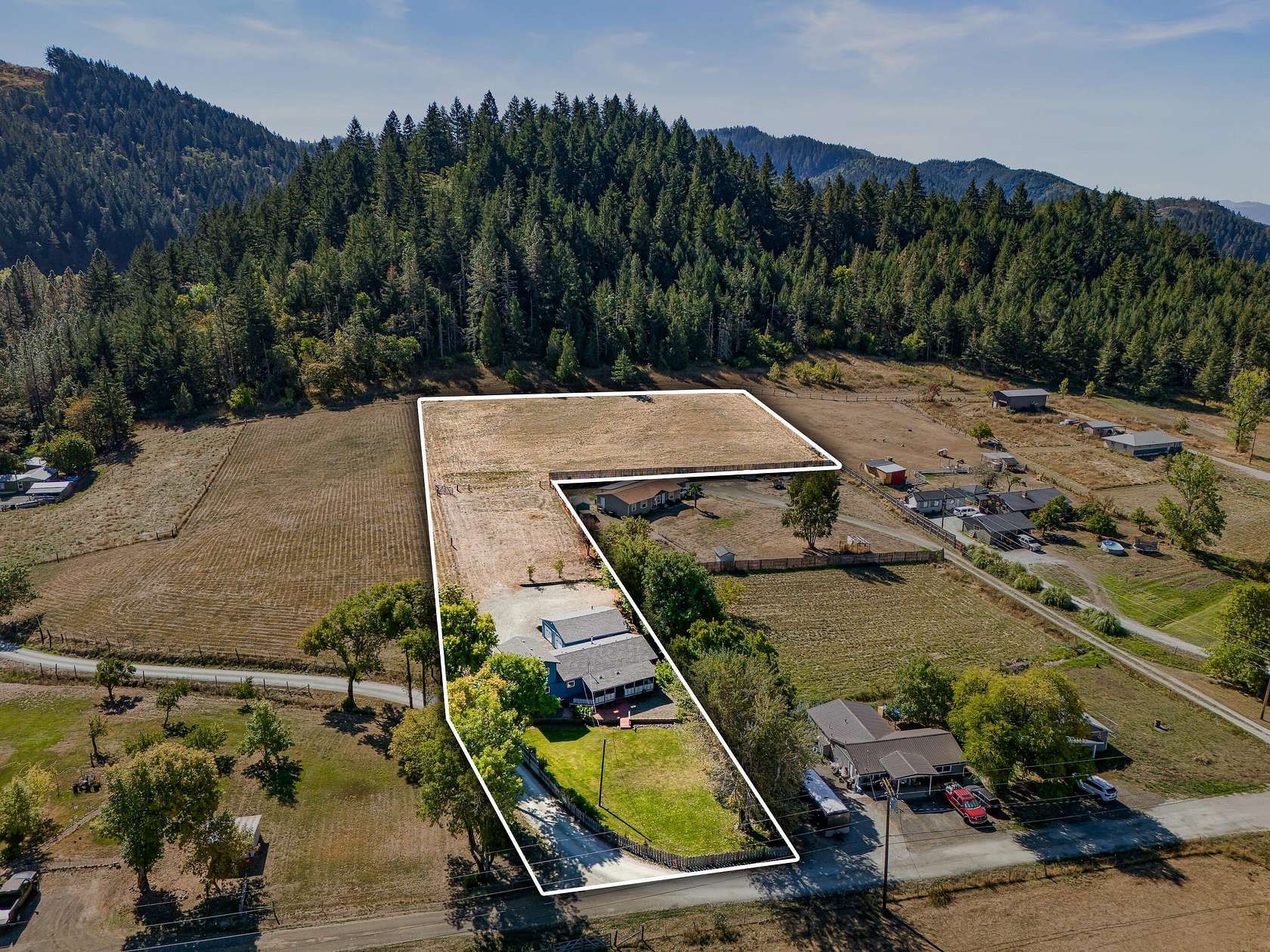 2.08 Acres of Residential Land with Home for Sale in Myrtle Creek, Oregon