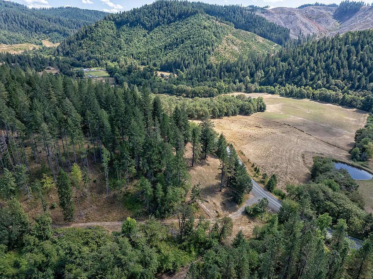 9 Acres of Land for Sale in Myrtle Creek, Oregon