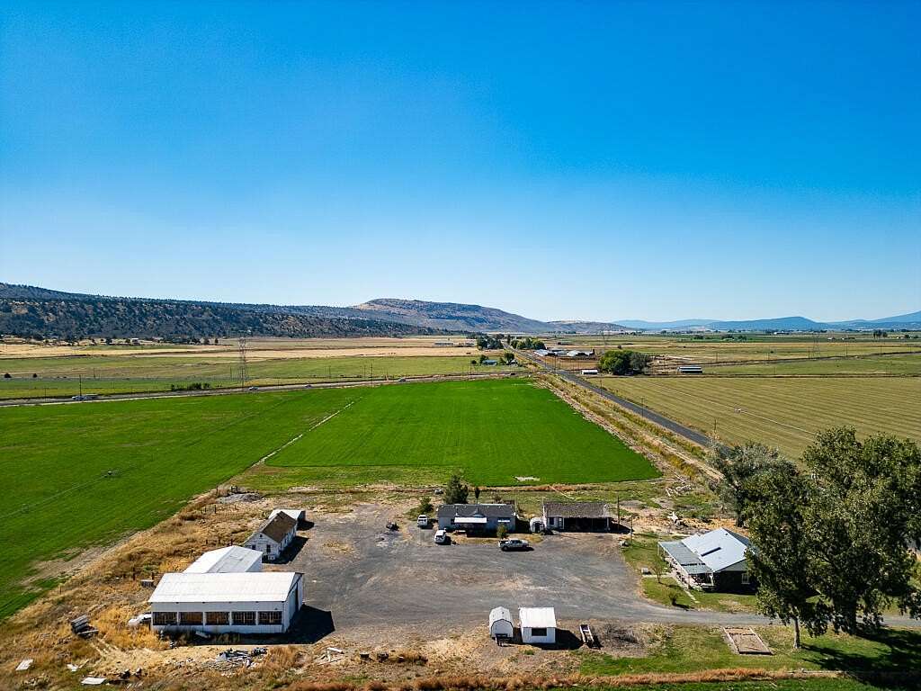 20.59 Acres of Agricultural Land with Home for Sale in Klamath Falls, Oregon