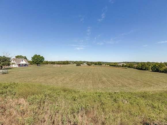 3 Acres of Land for Sale in Valley View, Texas