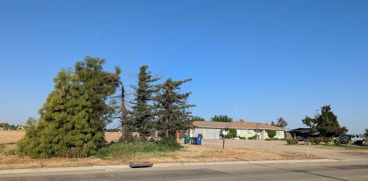 5.78 Acres of Improved Commercial Land for Sale in Sanger, California