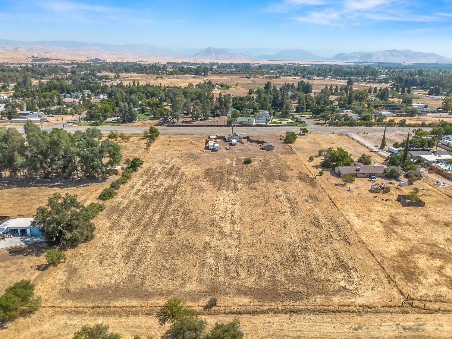 4.77 Acres of Residential Land with Home for Sale in Sanger, California