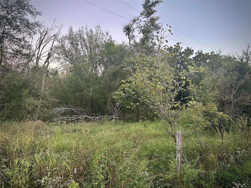 5 Acres of Residential Land for Sale in Emory, Texas