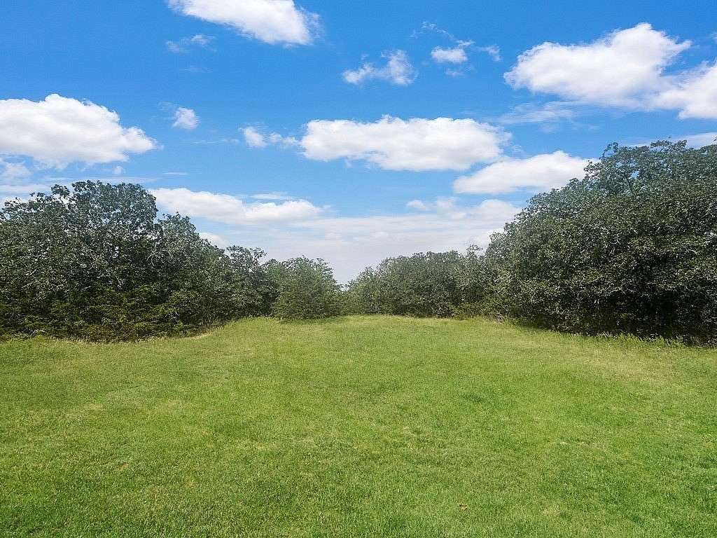 15 Acres of Land for Sale in Muldoon, Texas