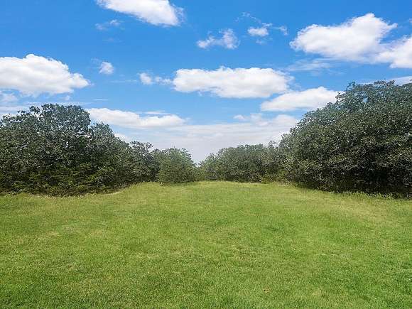 15 Acres of Land for Sale in Muldoon, Texas