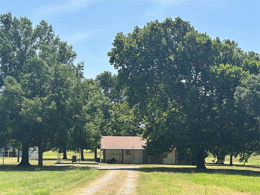 5.87 Acres of Residential Land with Home for Sale in Boyd, Texas