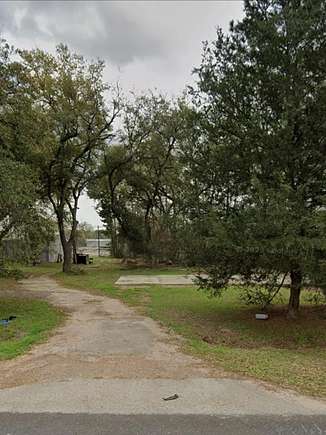 1.37 Acres of Mixed-Use Land for Sale in Diboll, Texas