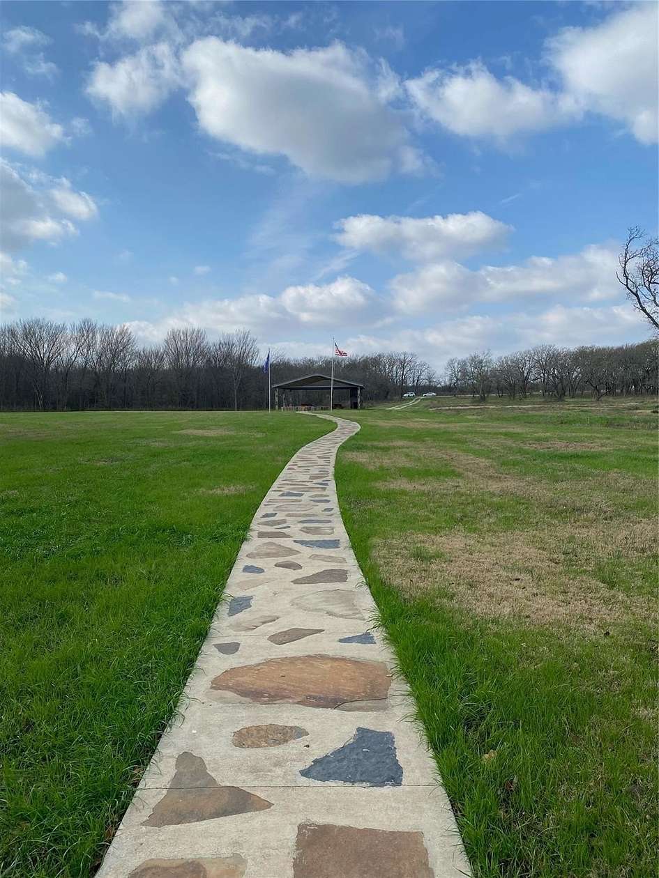 1.7 Acres of Residential Land for Sale in Kemp, Texas