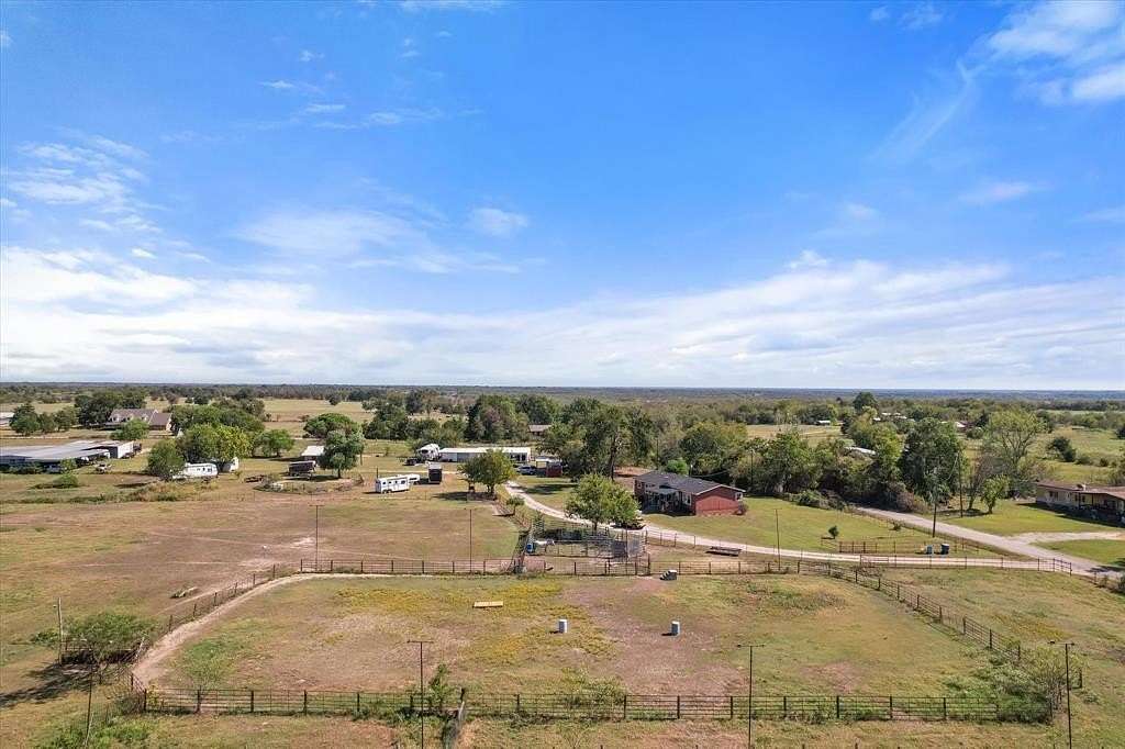 19.49 Acres of Land with Home for Sale in Corsicana, Texas