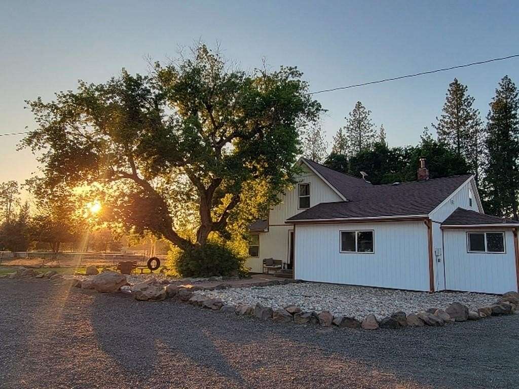 2.5 Acres of Residential Land with Home for Sale in Spokane, Washington