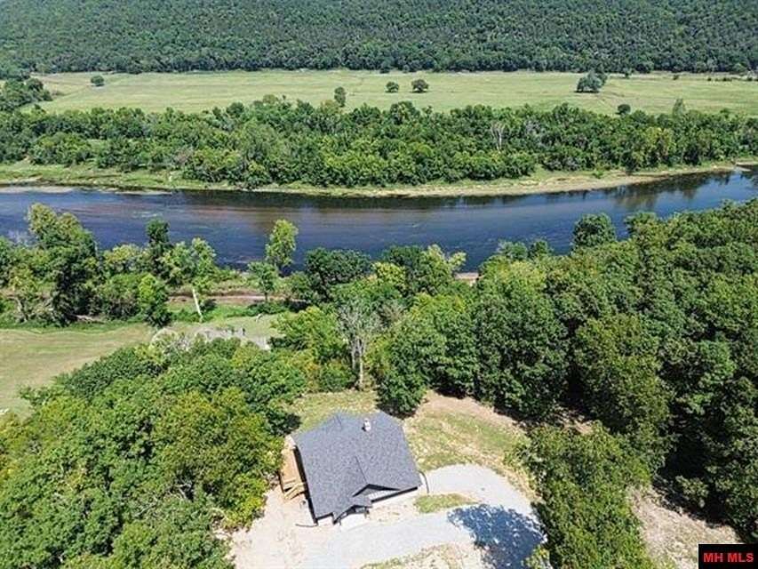 5.17 Acres of Residential Land with Home for Sale in Flippin, Arkansas