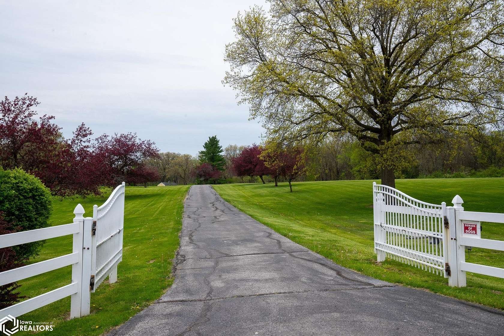 9.05 Acres of Residential Land with Home for Sale in Ottumwa, Iowa