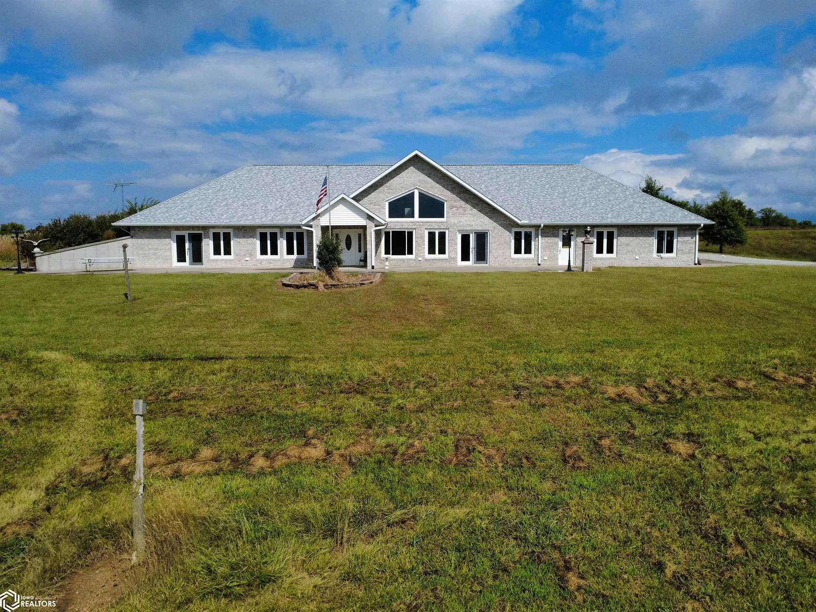 18 Acres of Land with Home for Sale in Chariton, Iowa