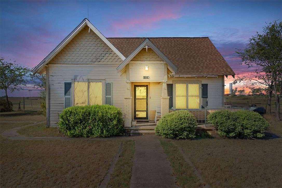 10.5 Acres of Land with Home for Sale in Gatesville, Texas