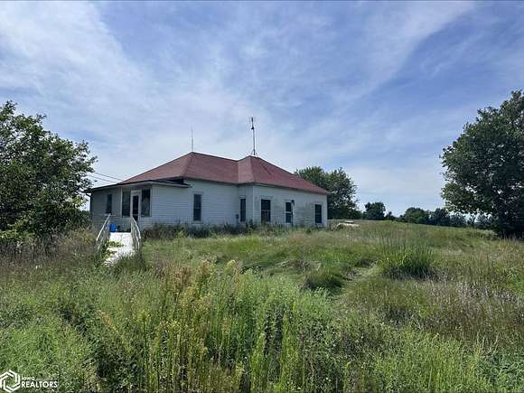 1 Acre of Residential Land with Home for Sale in Fairfield, Iowa