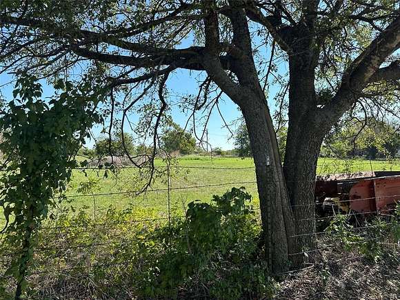 8 Acres of Residential Land for Sale in Waxahachie, Texas