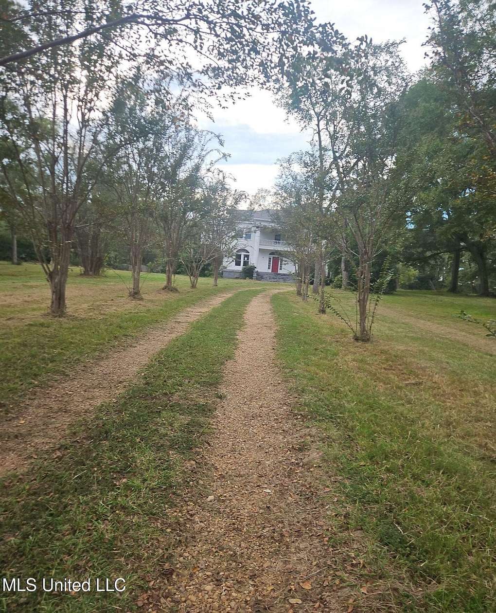 9.2 Acres of Residential Land with Home for Sale in Crystal Springs, Mississippi