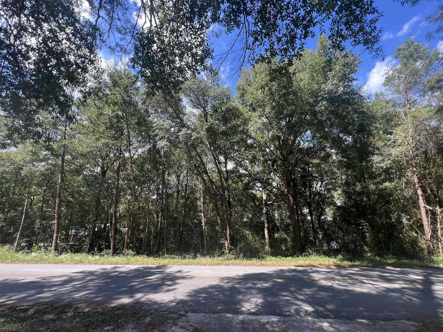 0.75 Acres of Residential Land for Sale in DeFuniak Springs, Florida