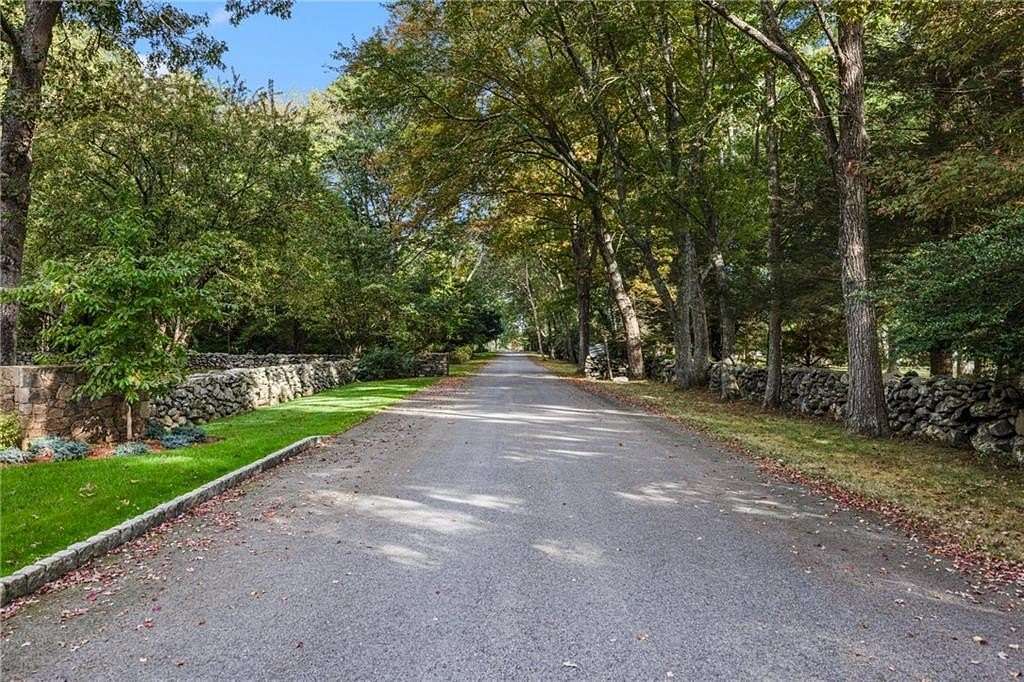 3.462 Acres of Residential Land with Home for Sale in South Kingstown Town, Rhode Island